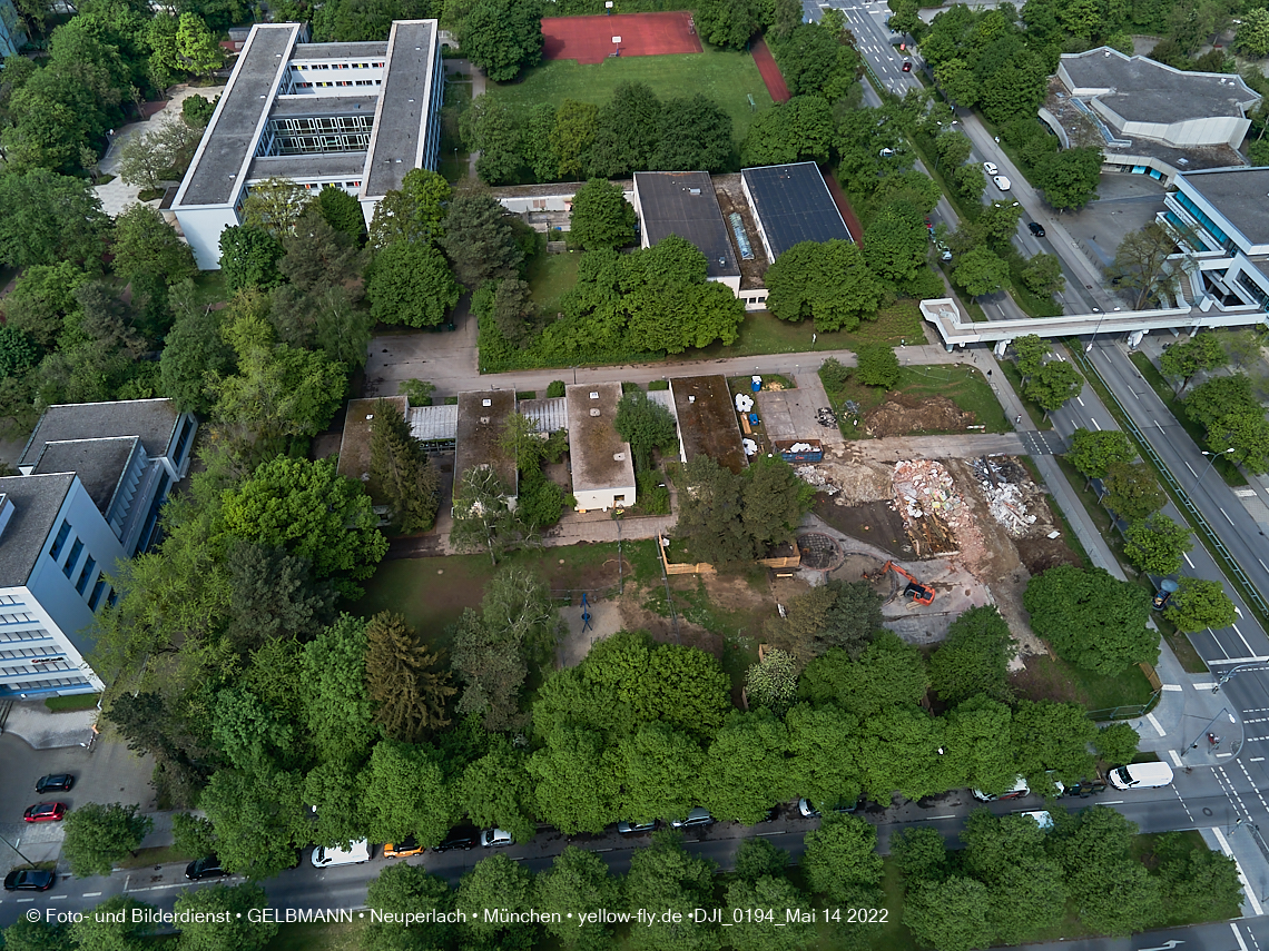 14.05.2022 - Luftbilder von der Baustelle Haus für Kinder in Neuperlach